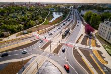 Ulica Przy Kaszowniku z lotu ptaka. W oddali panorama miasta