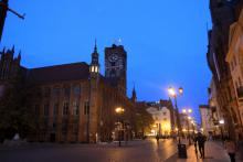 Ratusz staromiejski o zmroku