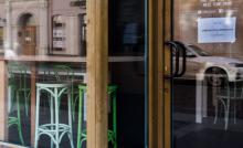Na zdjęciu zamknięta restauracja 