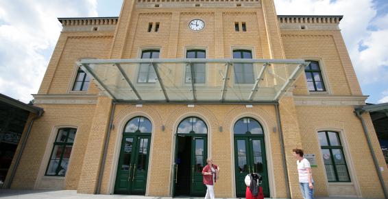 Budynek dworca kolejowego Toruń Główny