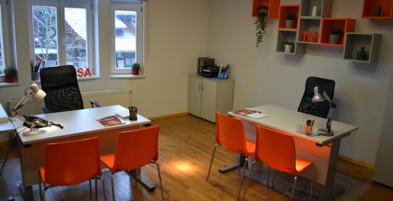 Na zdjęciu sala biurowa do wynajęcia w TCAL 