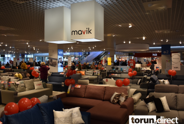 Wnętrze salonu Agata w Toruniu przy ulicy Olsztyńskiej w dniu otwarcia