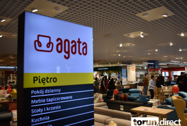 Wnętrze salonu Agata w Toruniu przy ulicy Olsztyńskiej w dniu otwarcia